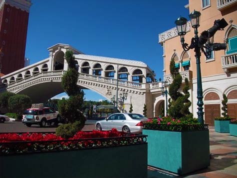 Slow-Motion Vegas, Fast-Paced London for artslover Photo